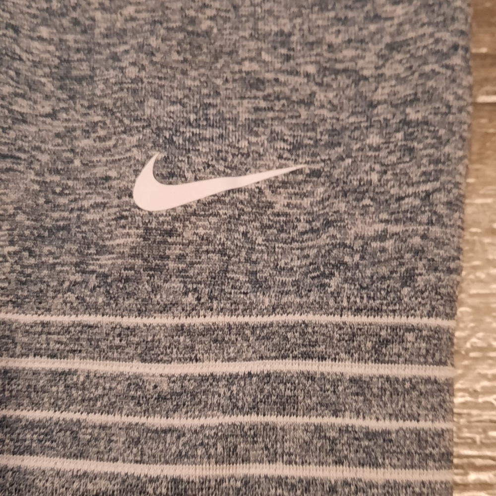 Women's Nike Dri-Fit Knit Seamless Training Muscle Tank Top Size S BLACK - Picture 5 of 6